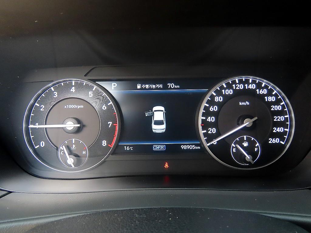 Genesis G90 - Vista 9