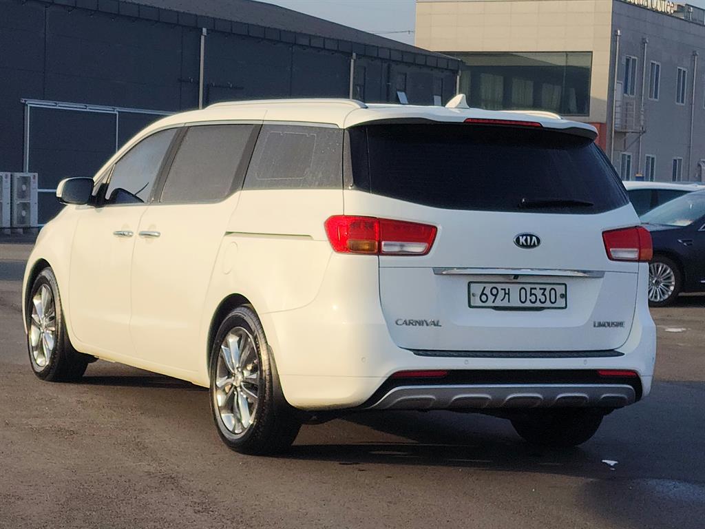 KIA Carnival - Vista 5