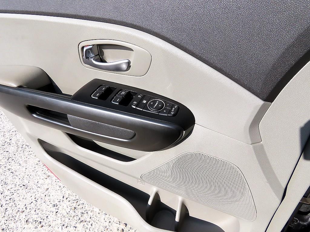 KIA Carnival - Vista 12