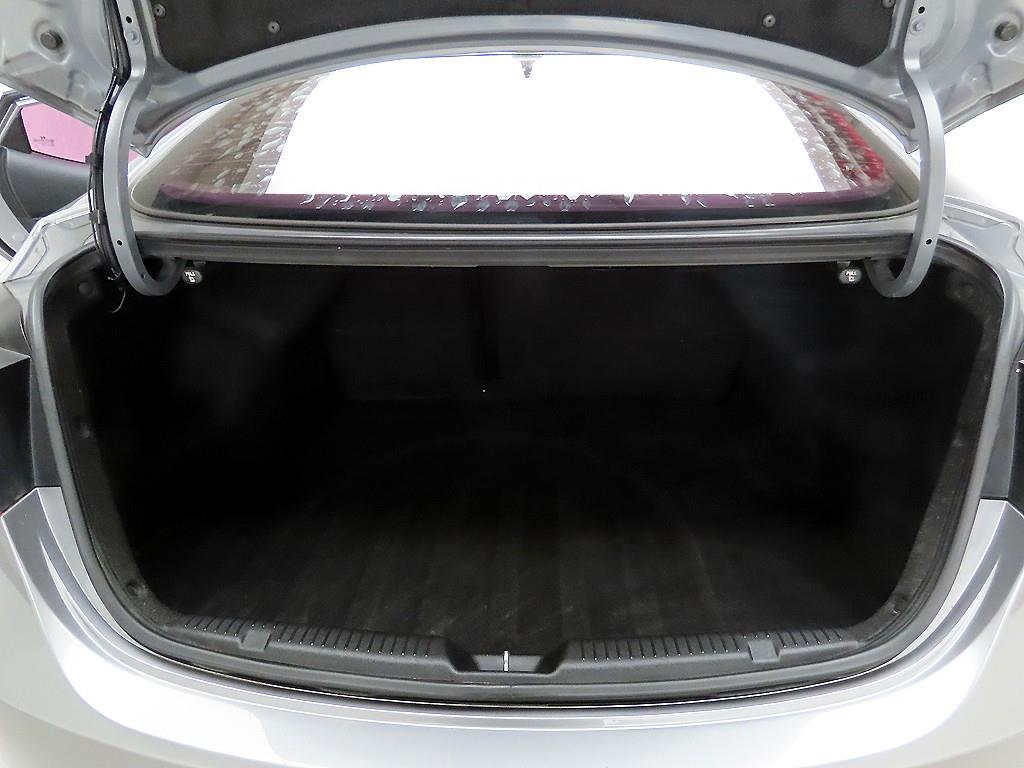 HYUNDAI Avante - Vista 5