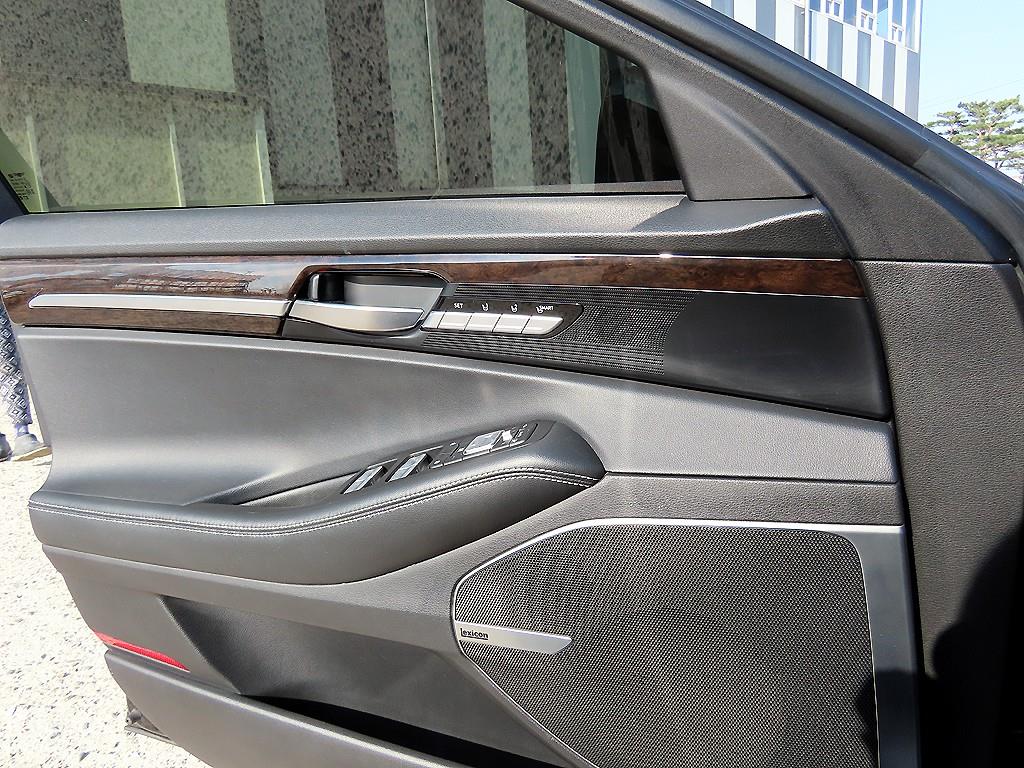 Genesis G90 - Vista 12