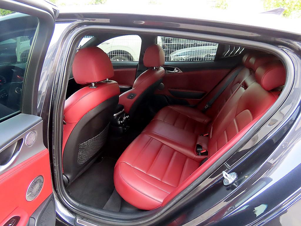 KIA Stinger - Vista 6