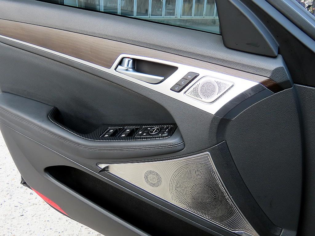 HYUNDAI Genesis - Vista 12