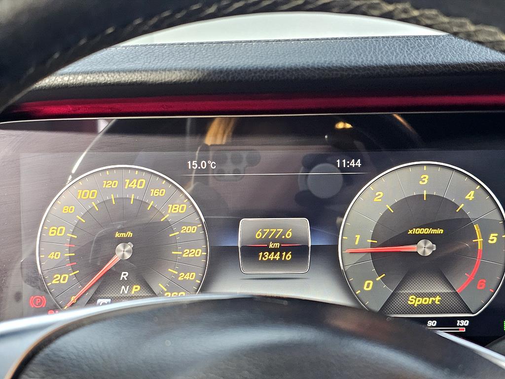 Mercedes Benz E class - Vista 7