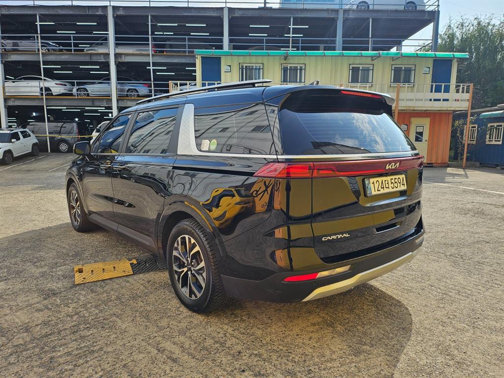 KIA Carnival - Vista 5