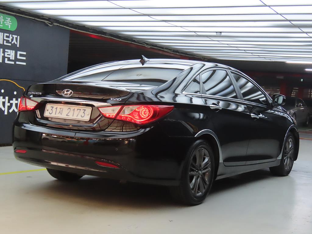 HYUNDAI Sonata - Vista 4