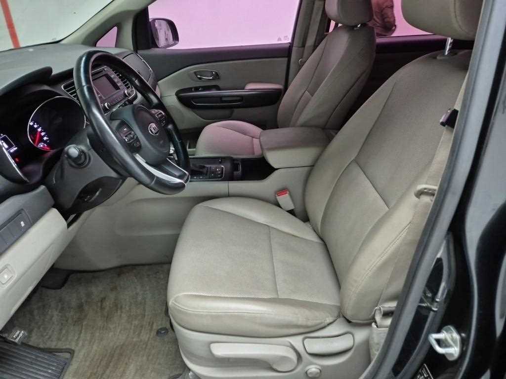 KIA Carnival - Vista 12