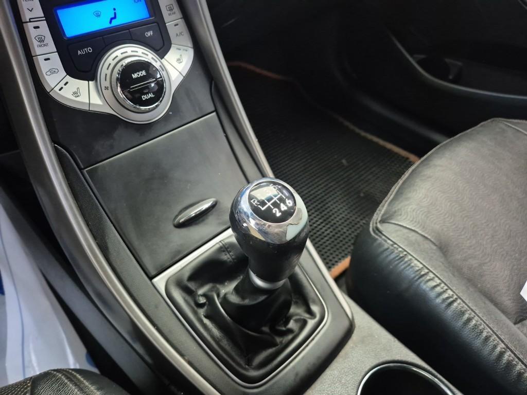 HYUNDAI Avante - Vista 8