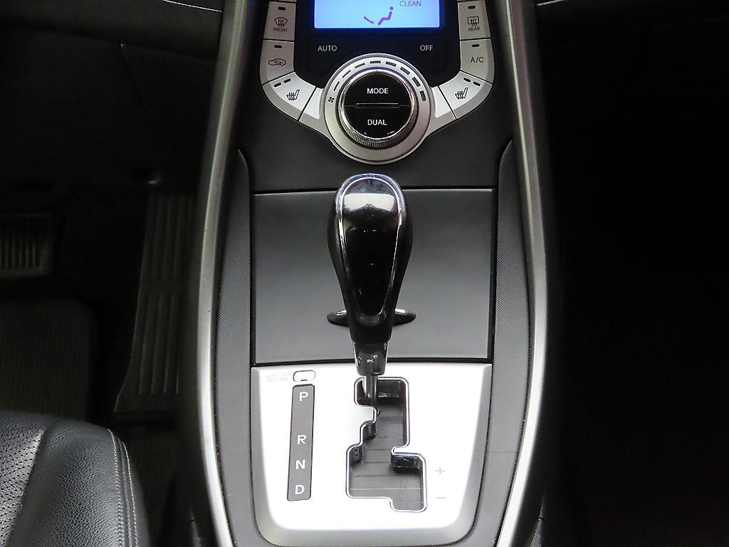 HYUNDAI Avante - Vista 10