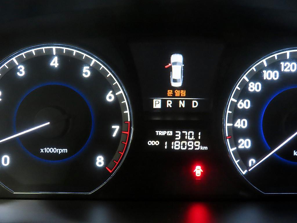 HYUNDAI Equus - Vista 9