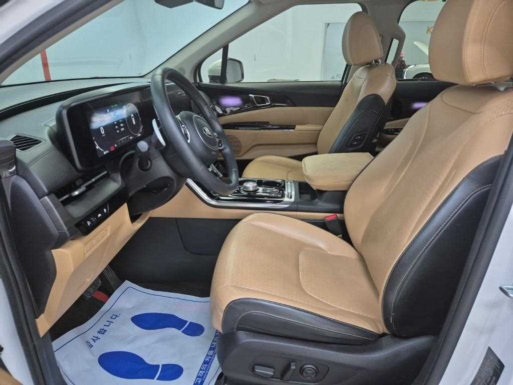 KIA Carnival - Vista 11