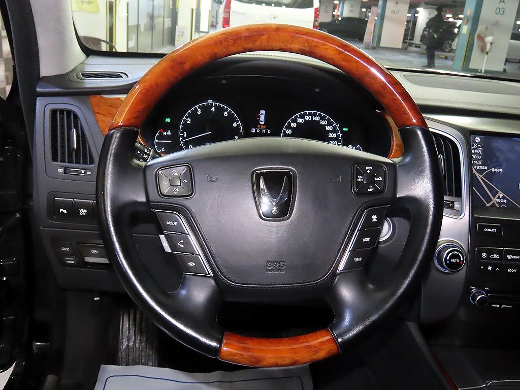 HYUNDAI Equus - Vista 8