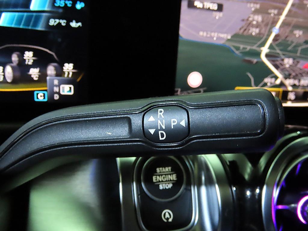 Mercedes Benz GLB Class - Vista 12