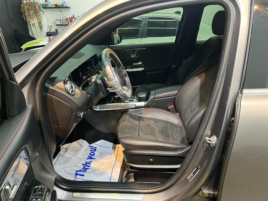 Mercedes Benz GLB Class - Vista 12