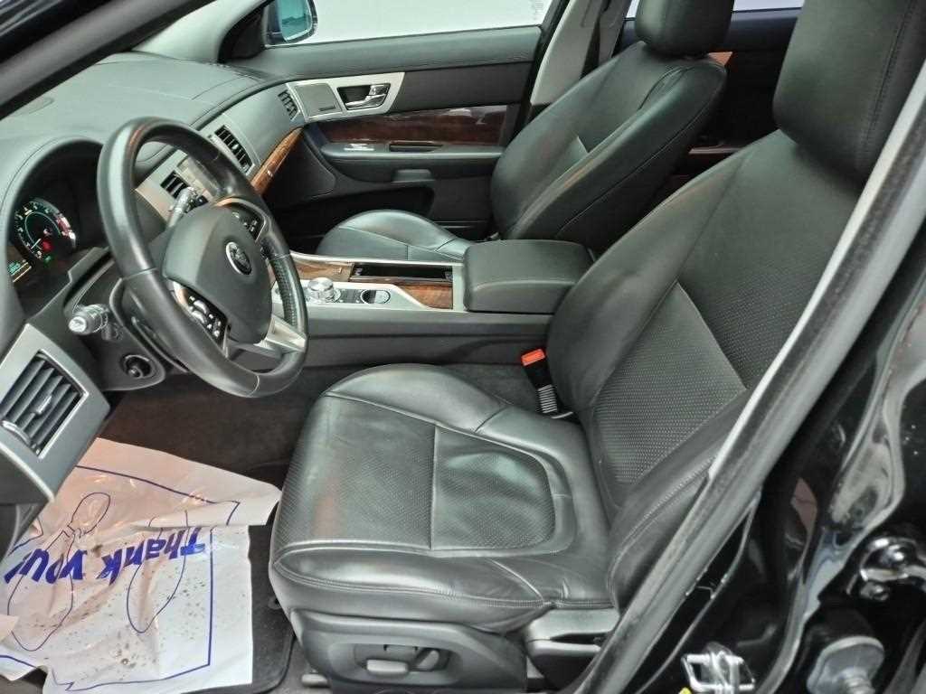 Jaguar XF - Vista 11