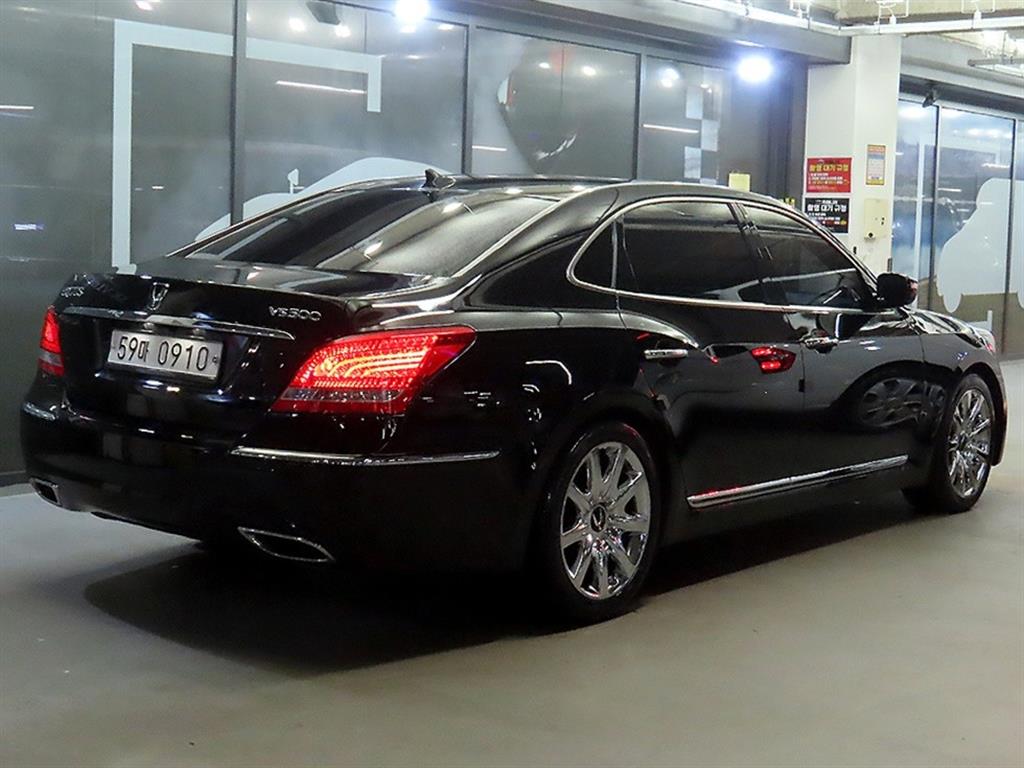 HYUNDAI Equus - Vista 4