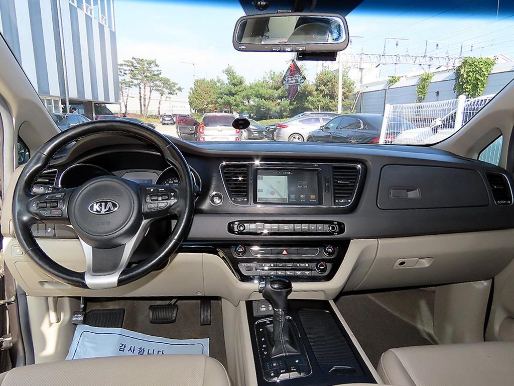 KIA Carnival - Vista 8