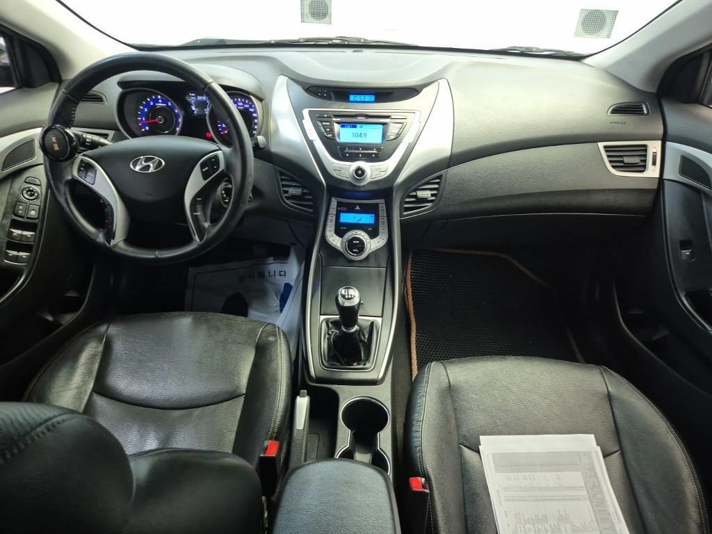 HYUNDAI Avante - Vista 7