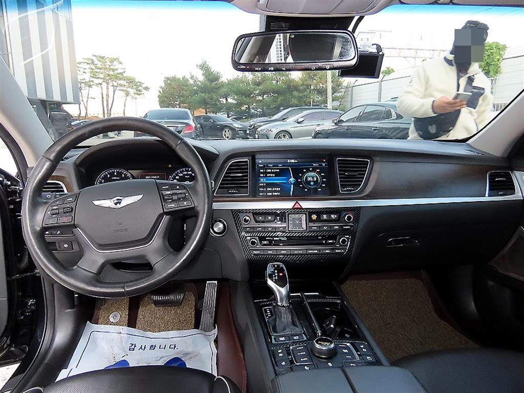 HYUNDAI Genesis - Vista 7