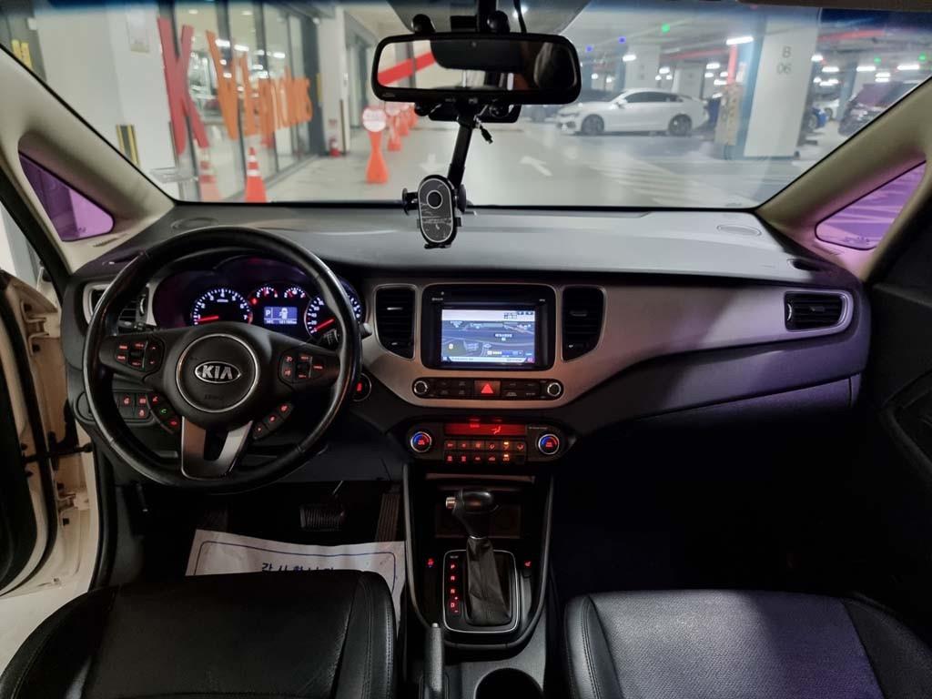 KIA Carens - Vista 10