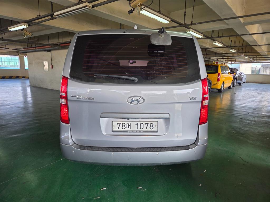 HYUNDAI Starex - Vista 4