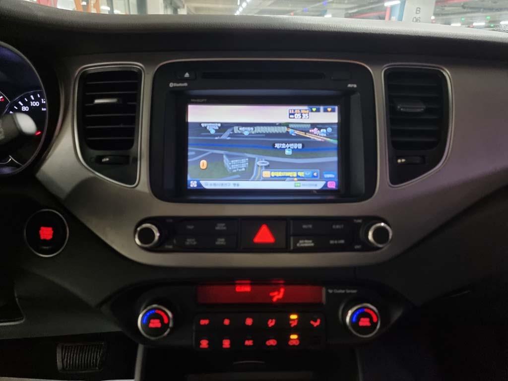 KIA Carens - Vista 11