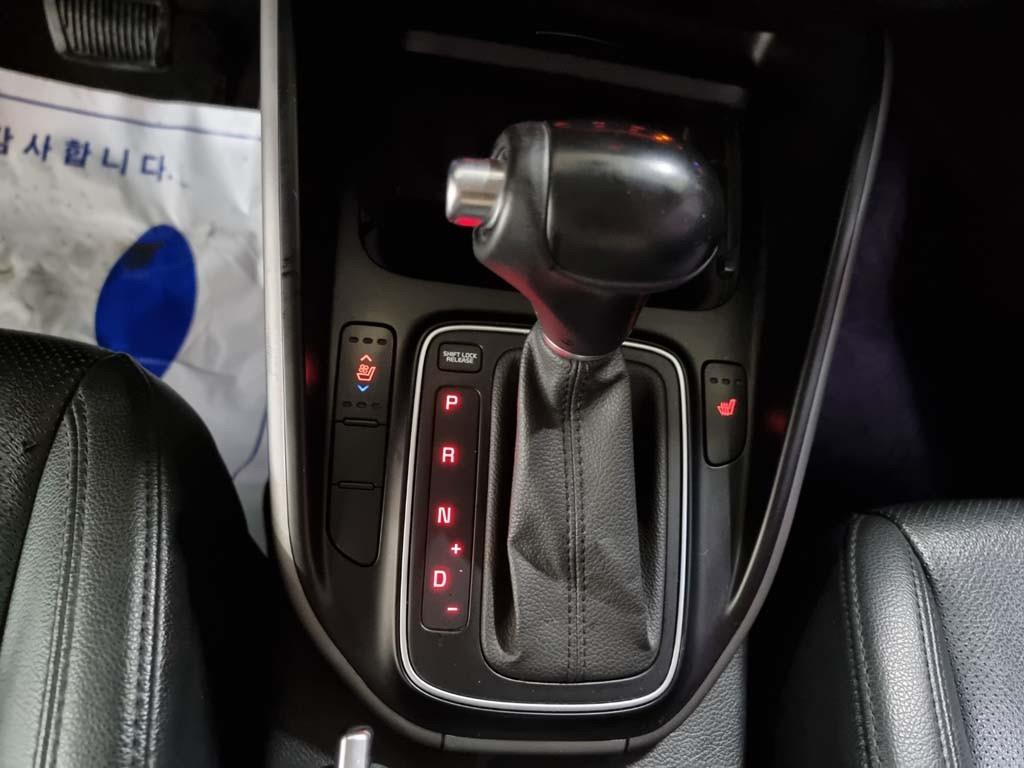 KIA Carens - Vista 12