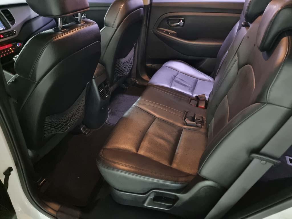 KIA Carens - Vista 7