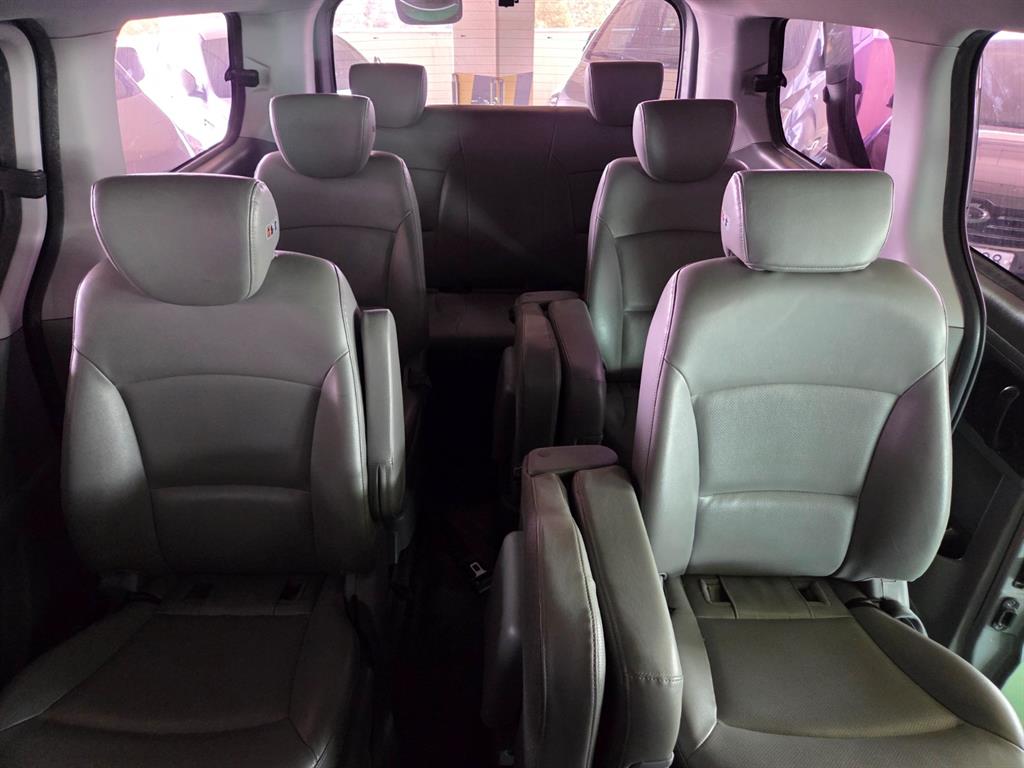 HYUNDAI Starex - Vista 9