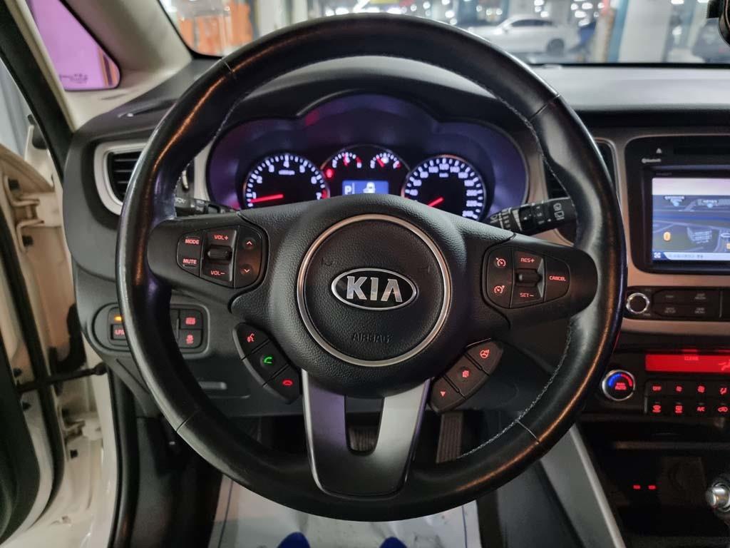 KIA Carens - Vista 8