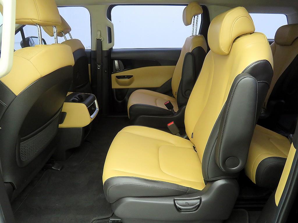 KIA Carnival - Vista 8