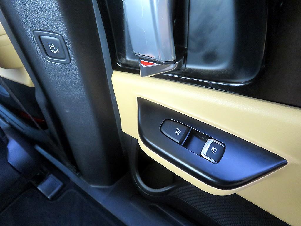 KIA Carnival - Vista 11