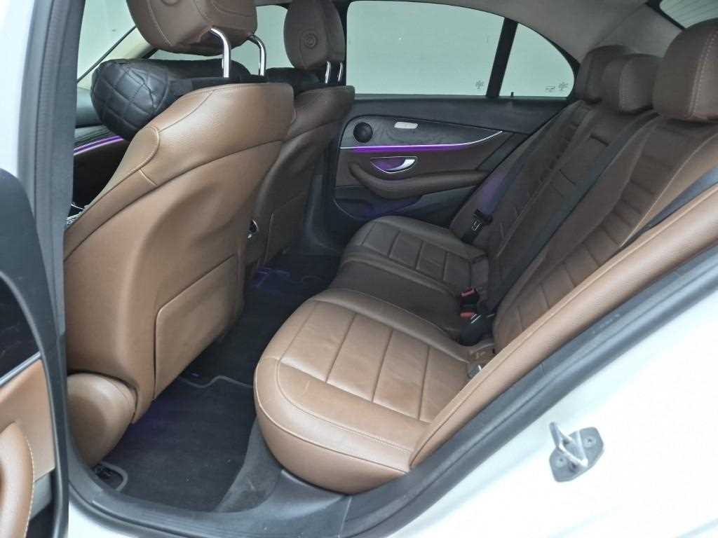 Mercedes Benz E class - Vista 12