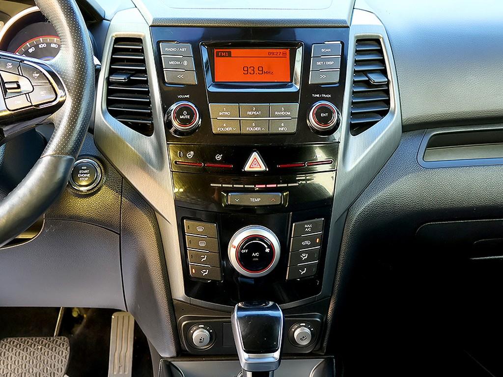 Ssangyong Tivoli 2019 Negro - Importación desde Corea - HF Imports Iquique - Foto 8