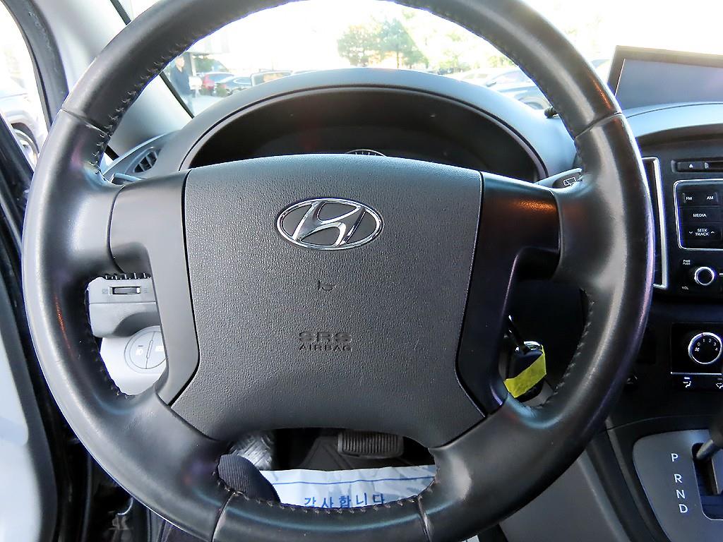 HYUNDAI Starex - Vista 8