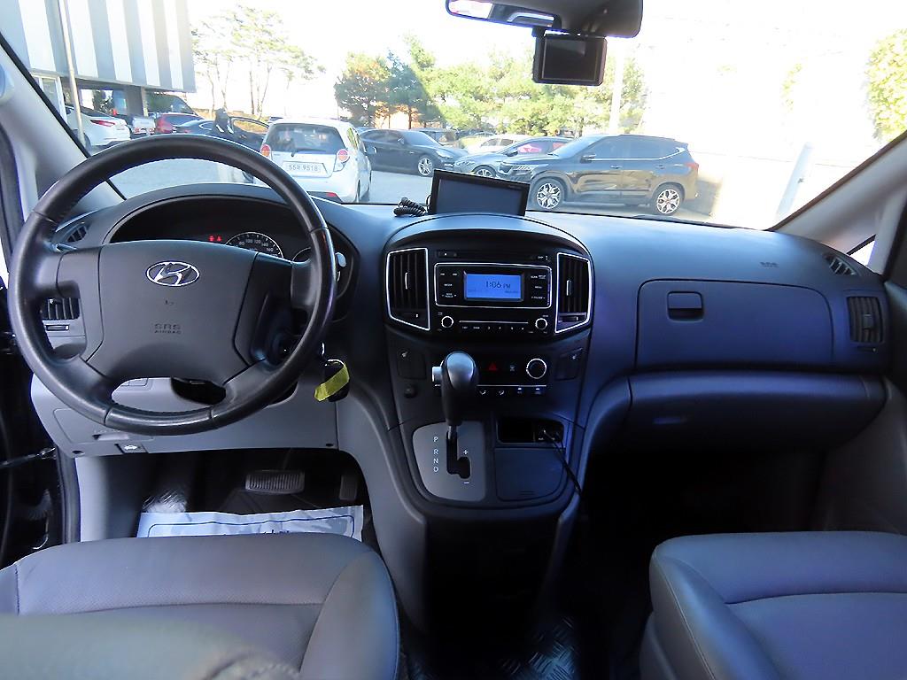 HYUNDAI Starex - Vista 7