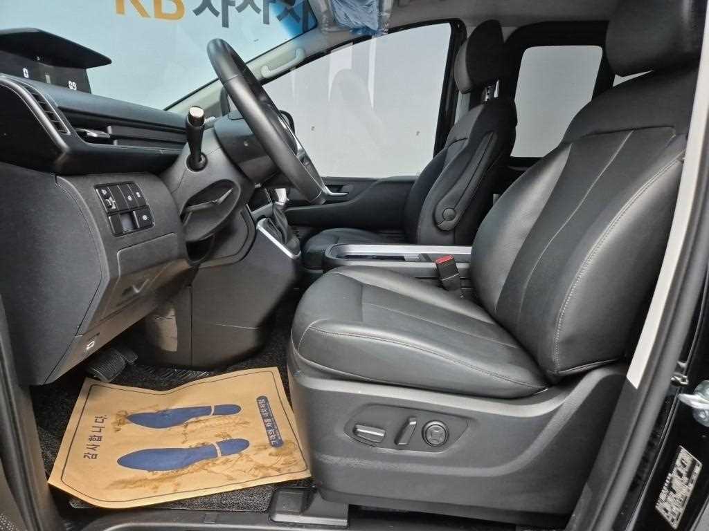 HYUNDAI Staria - Vista 11