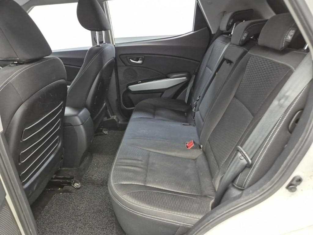 Ssangyong Tivoli - Vista 12