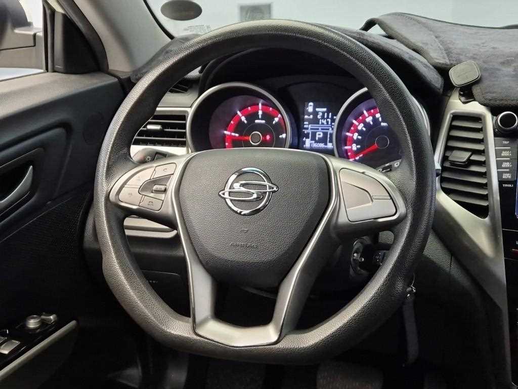 Ssangyong Tivoli - Vista 9