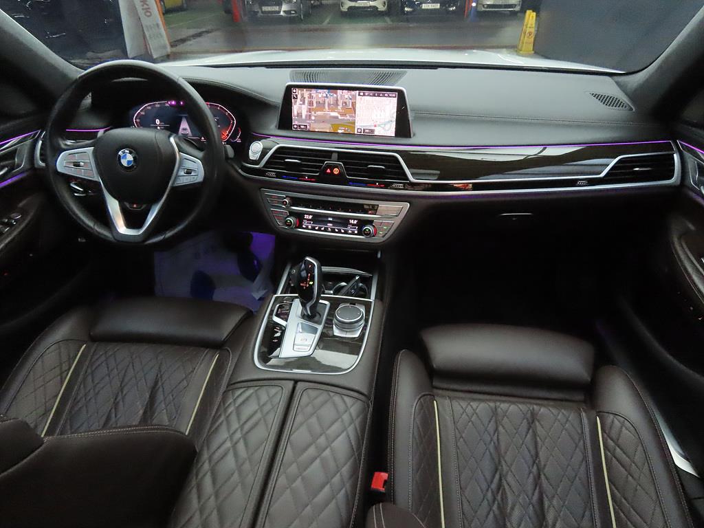 BMW 7 Series - Vista 5