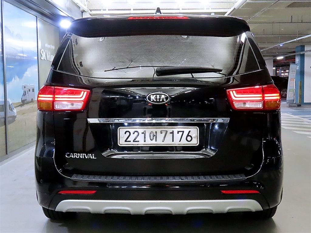 KIA Carnival - Vista 5