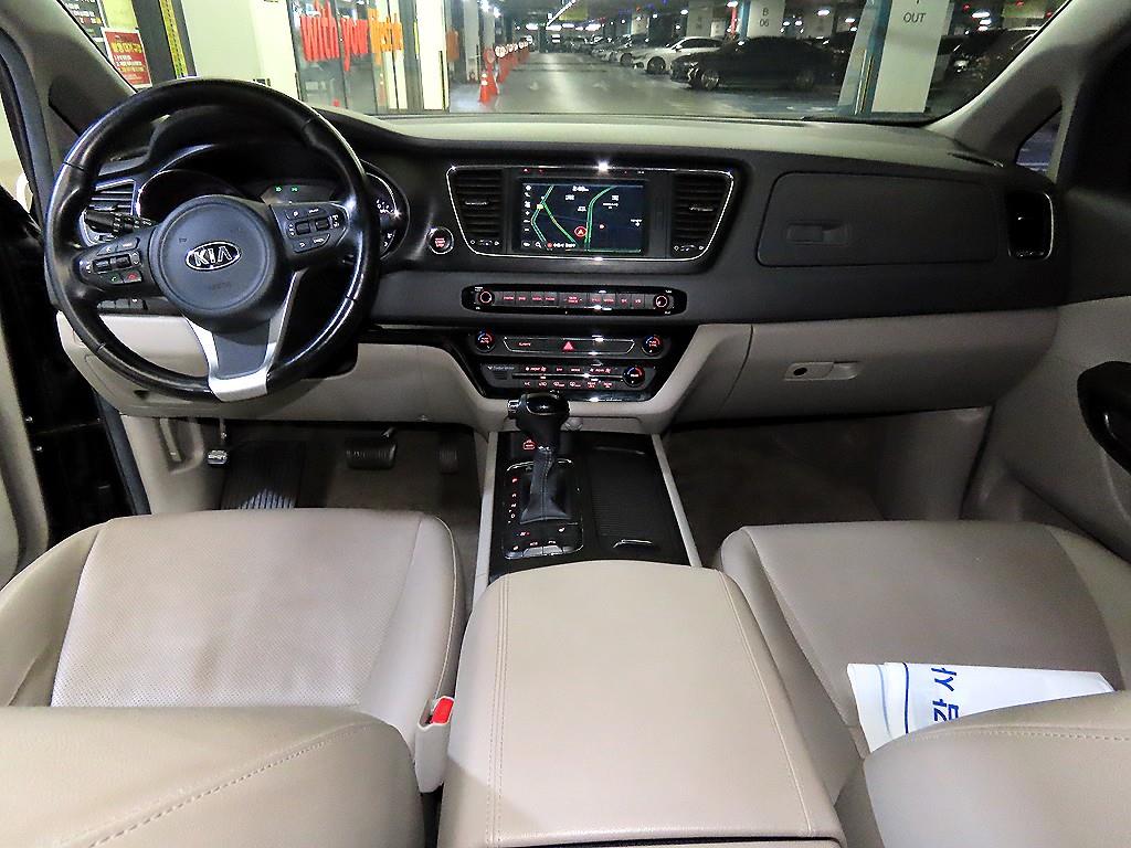 KIA Carnival - Vista 10