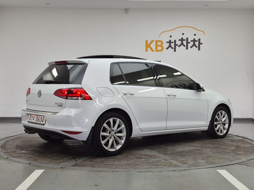 Volkswagen Golf - Vista 4