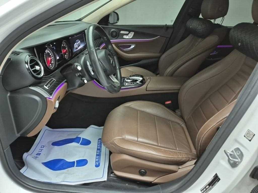 Mercedes Benz E class - Vista 11