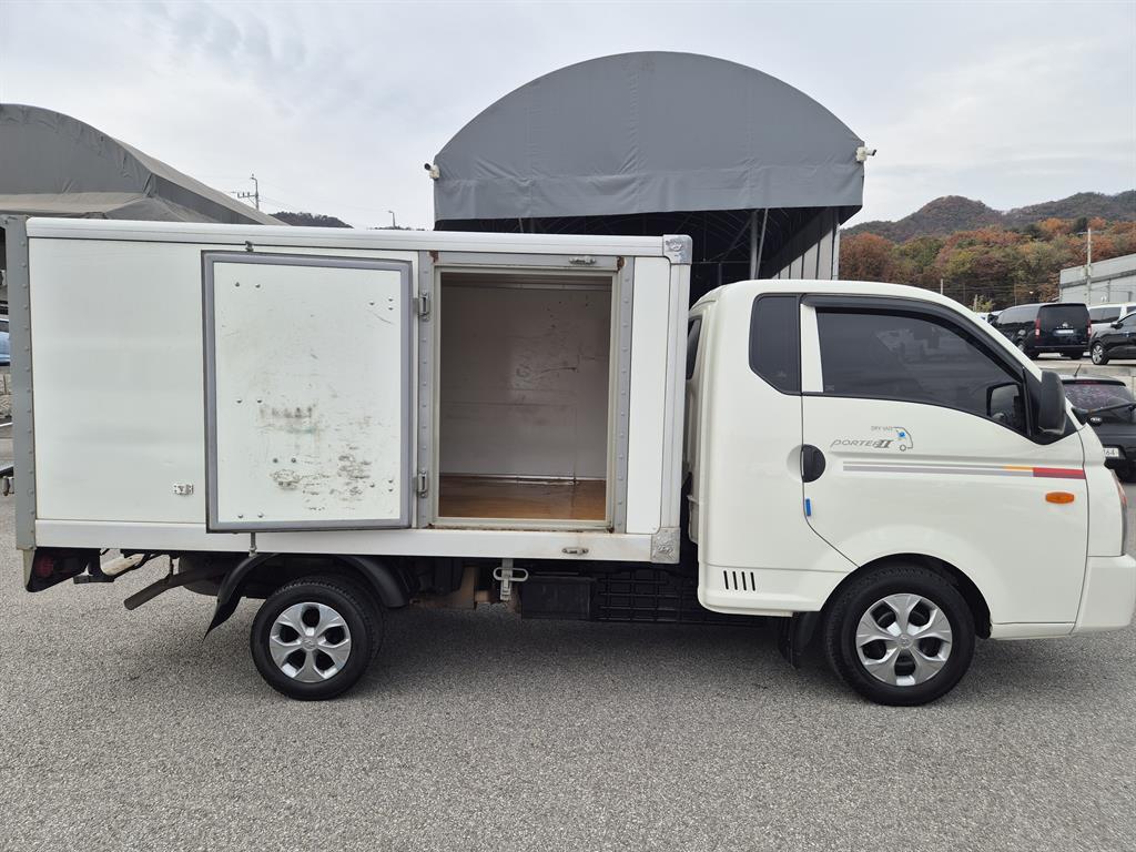 Small Truck Normal Box(Low Deck) - Vista 8