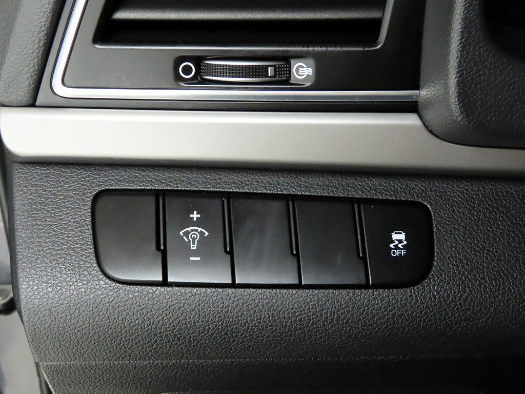 HYUNDAI Avante - Vista 12