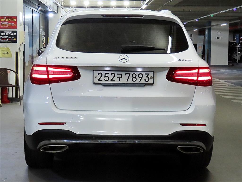 Mercedes Benz GLC Class - Vista 5