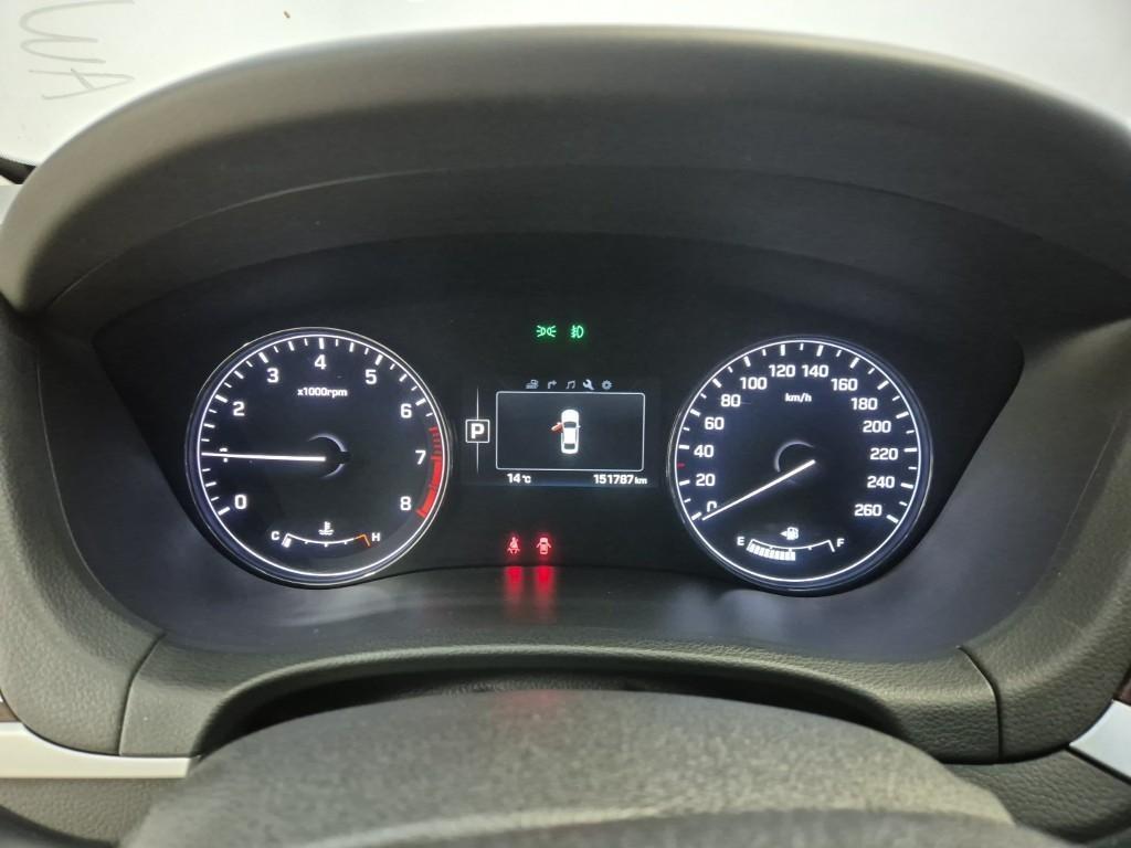 HYUNDAI Genesis - Vista 6