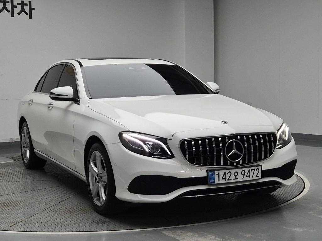 Mercedes Benz E class - Vista 4