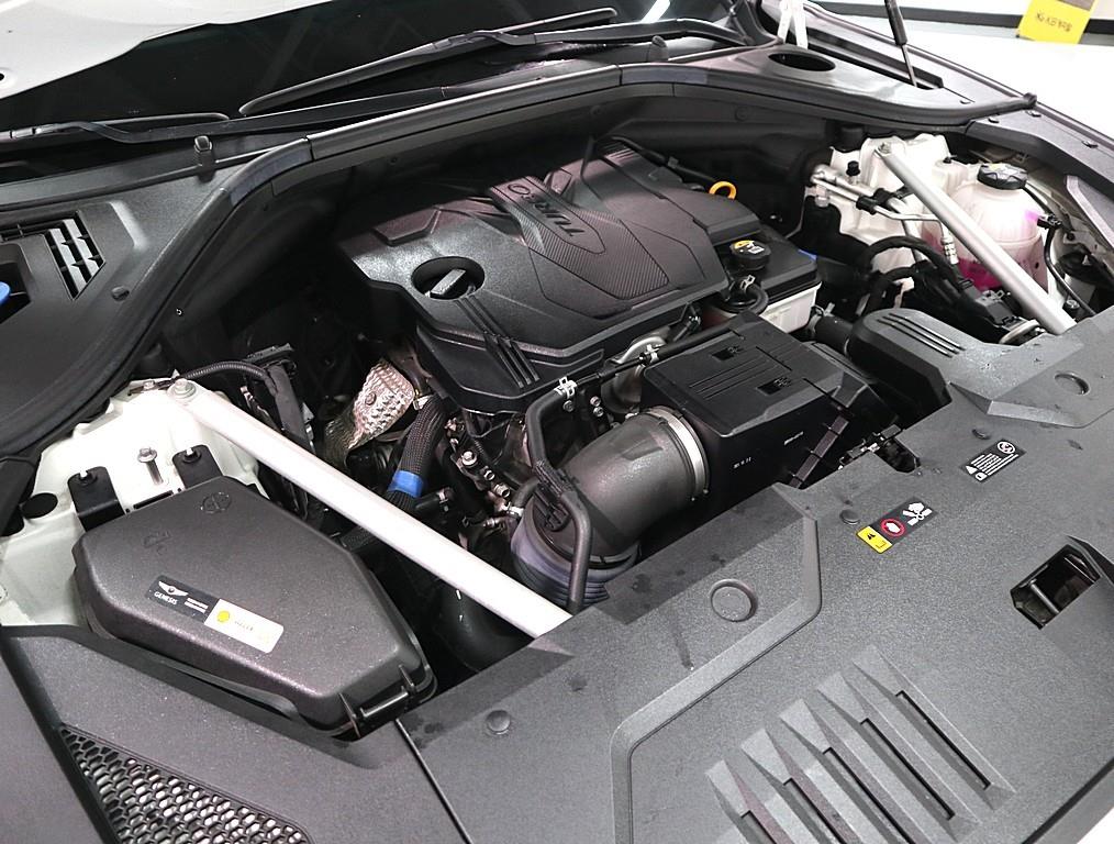 Genesis GV70 - Vista 6